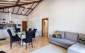 Chalé d'Angra Guest House